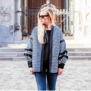 🄷&🄼 Monochrome Zigzag Knit Top size 6